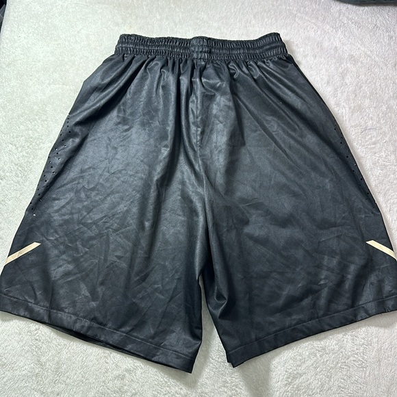 Nike Vanderbilt University Men’s Athletic Shorts Black and Gold Size Medium - Picture 2 of 8